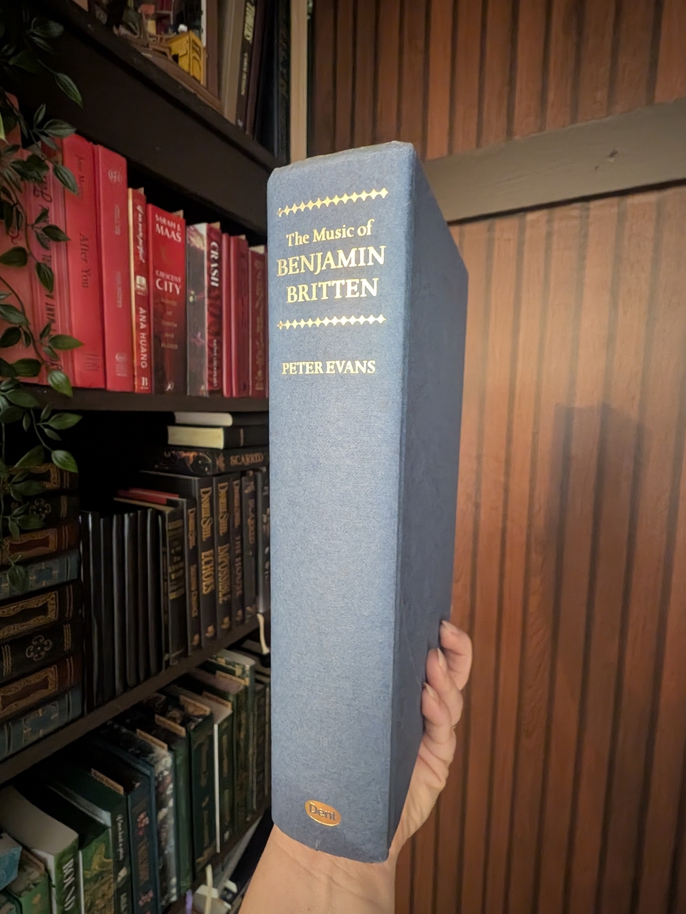 Benjamin Britten Music Reference - Blue Hardcover (Peter Evans)